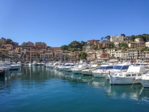 Exploring Port de Sóller: Mallorcas Enchanting Coastal Village
